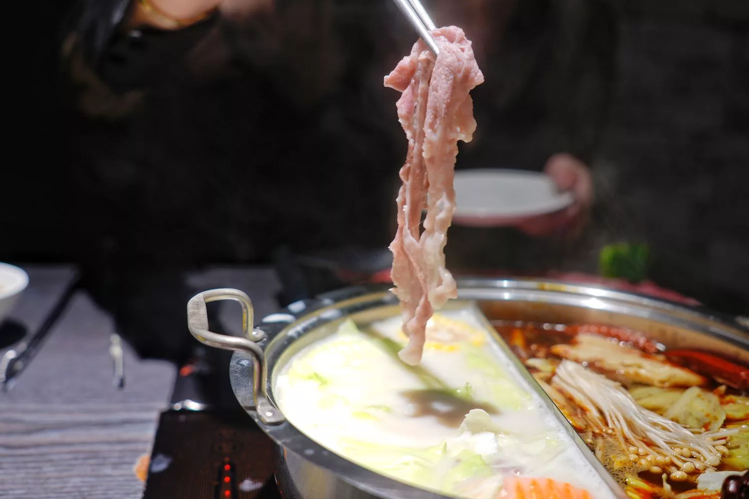 【鼓山區美食】舞古賀涮涮屋，日本A5和牛&#038;巧克力和牛入口即化太銷魂，壽星免費送肉! @混血珊莎的奇幻旅程