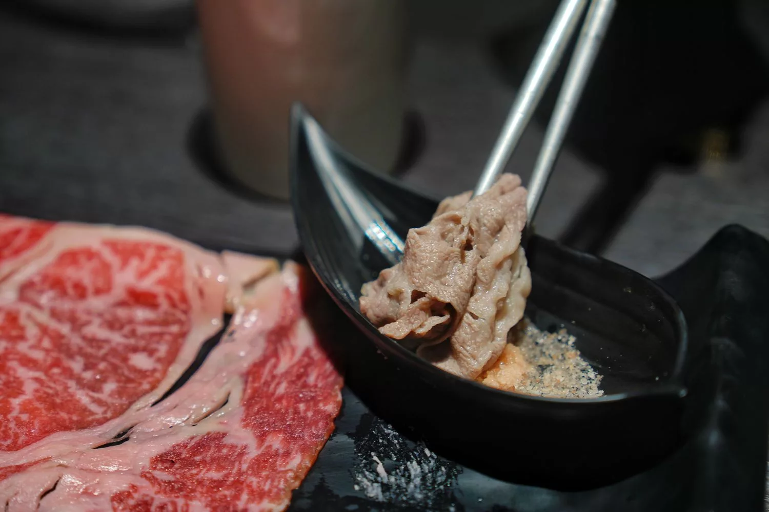 【鼓山區美食】舞古賀涮涮屋，日本A5和牛&#038;巧克力和牛入口即化太銷魂，壽星免費送肉! @混血珊莎的奇幻旅程