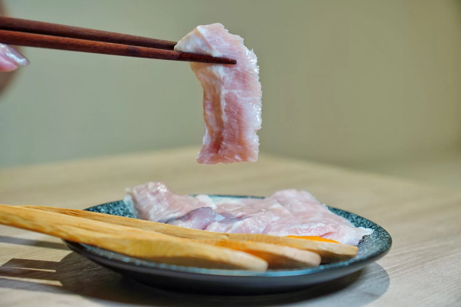 【台北信義區燒肉】路易奇電力公司信義電廠，A5和牛冷藏現切專賣店，頂級肉品自己烤只要半價! @混血珊莎的奇幻旅程