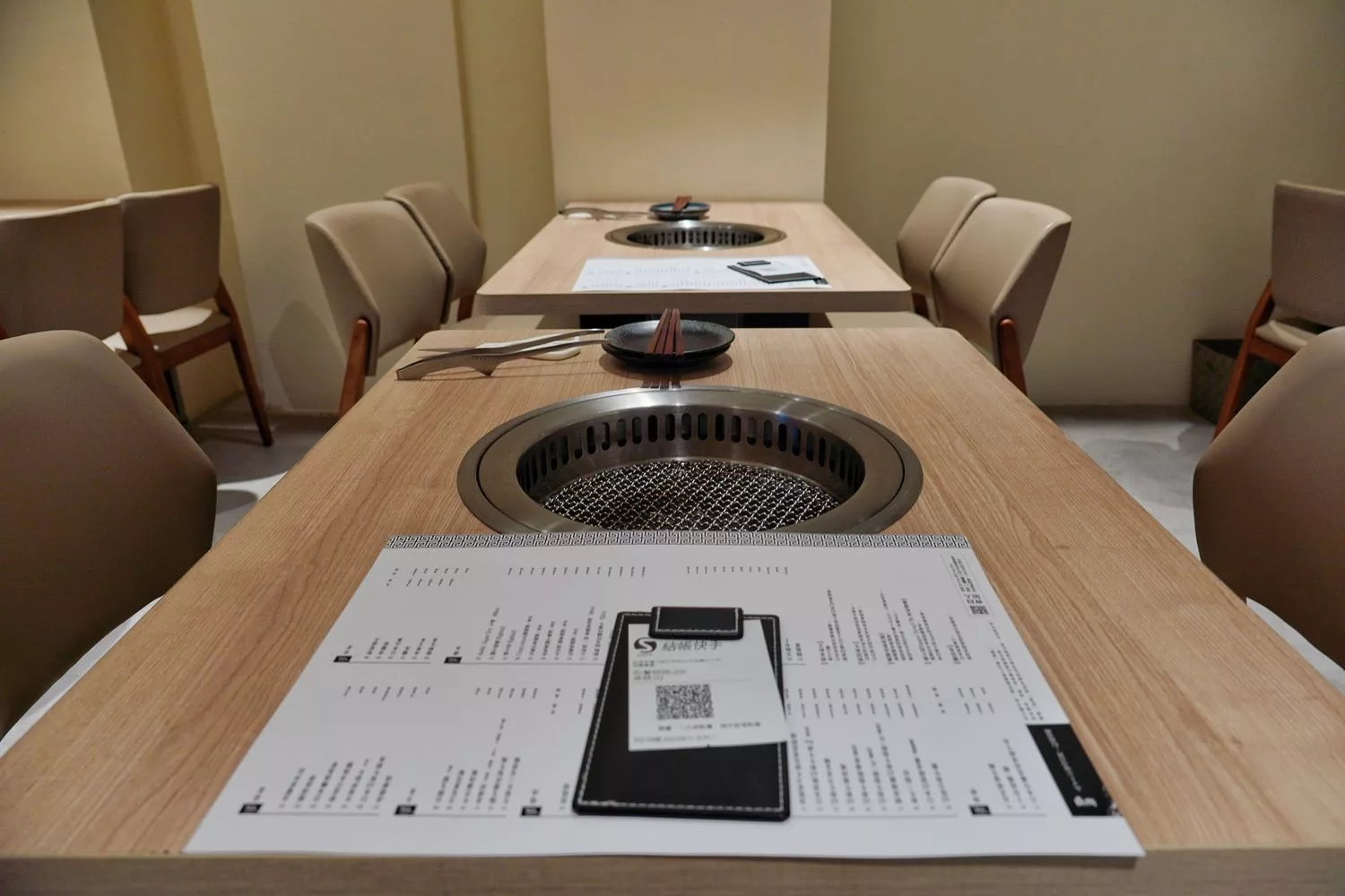 【台北信義區燒肉】路易奇電力公司信義電廠，A5和牛冷藏現切專賣店，頂級肉品自己烤只要半價! @混血珊莎的奇幻旅程