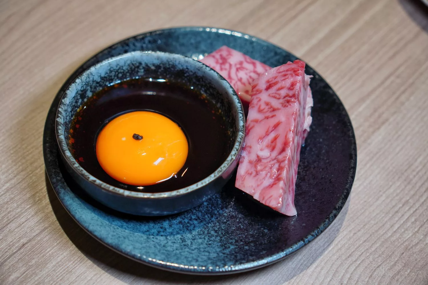 【台北信義區燒肉】路易奇電力公司信義電廠，A5和牛冷藏現切專賣店，頂級肉品自己烤只要半價! @混血珊莎的奇幻旅程