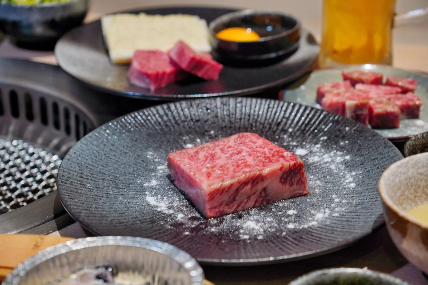 【台北信義區燒肉】路易奇電力公司信義電廠，A5和牛冷藏現切專賣店，頂級肉品自己烤只要半價! @混血珊莎的奇幻旅程