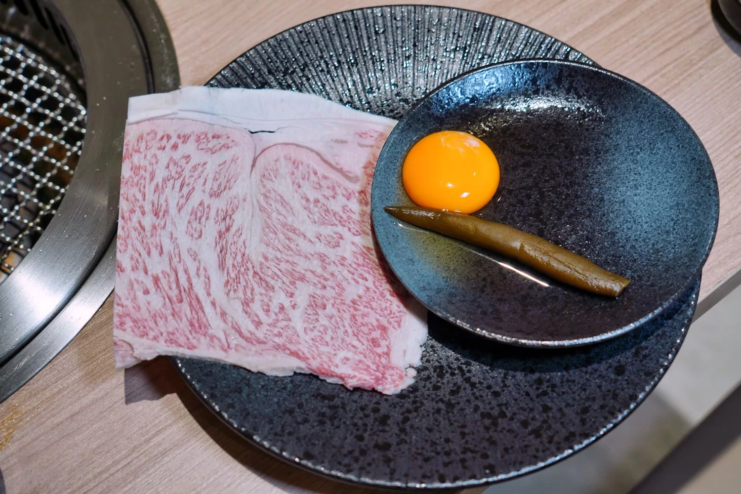 【台北信義區燒肉】路易奇電力公司信義電廠，A5和牛冷藏現切專賣店，頂級肉品自己烤只要半價! @混血珊莎的奇幻旅程