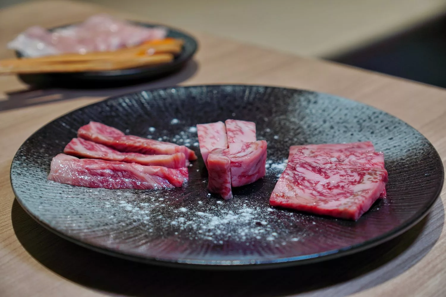 【台北信義區燒肉】路易奇電力公司信義電廠，A5和牛冷藏現切專賣店，頂級肉品自己烤只要半價! @混血珊莎的奇幻旅程