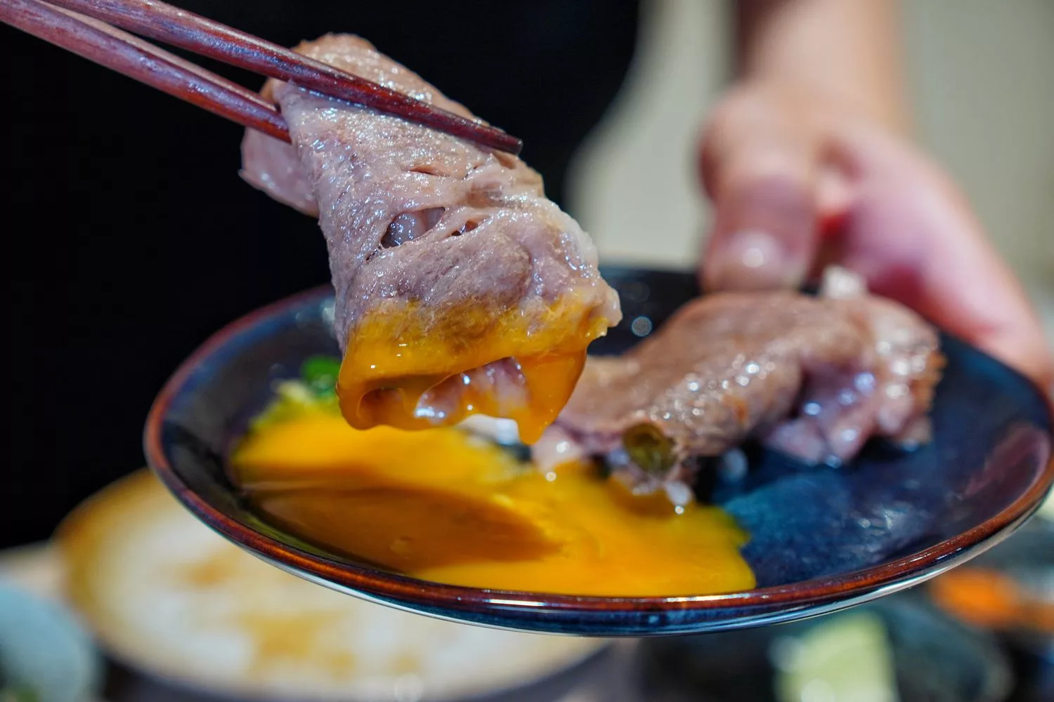 【台北信義區燒肉】路易奇電力公司信義電廠，A5和牛冷藏現切專賣店，頂級肉品自己烤只要半價! @混血珊莎的奇幻旅程
