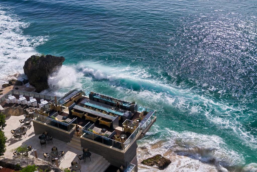 【2025峇里島住宿】精選 21 間印尼峇里島飯店優惠，無敵海景奢華享受! @混血珊莎的奇幻旅程