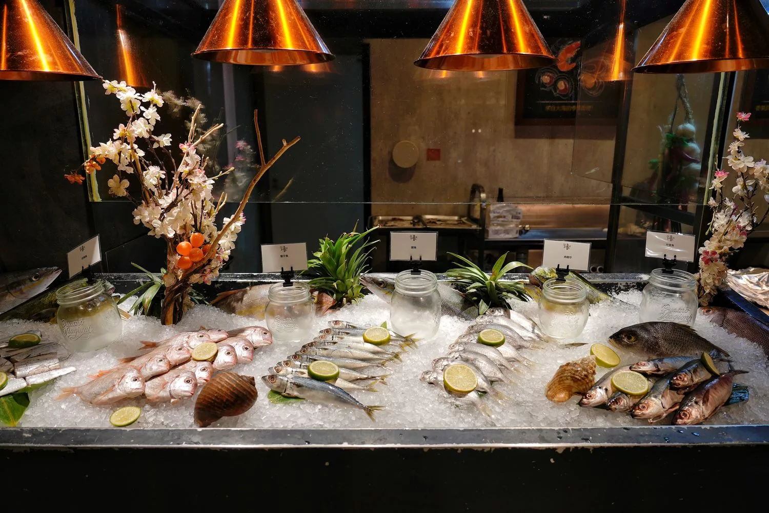 【寒沐酒店自助餐】MU TABLE異國美饌、漁港現流漁獲、DIY特色調酒，壽星 0 元吃大餐! @混血珊莎的奇幻旅程