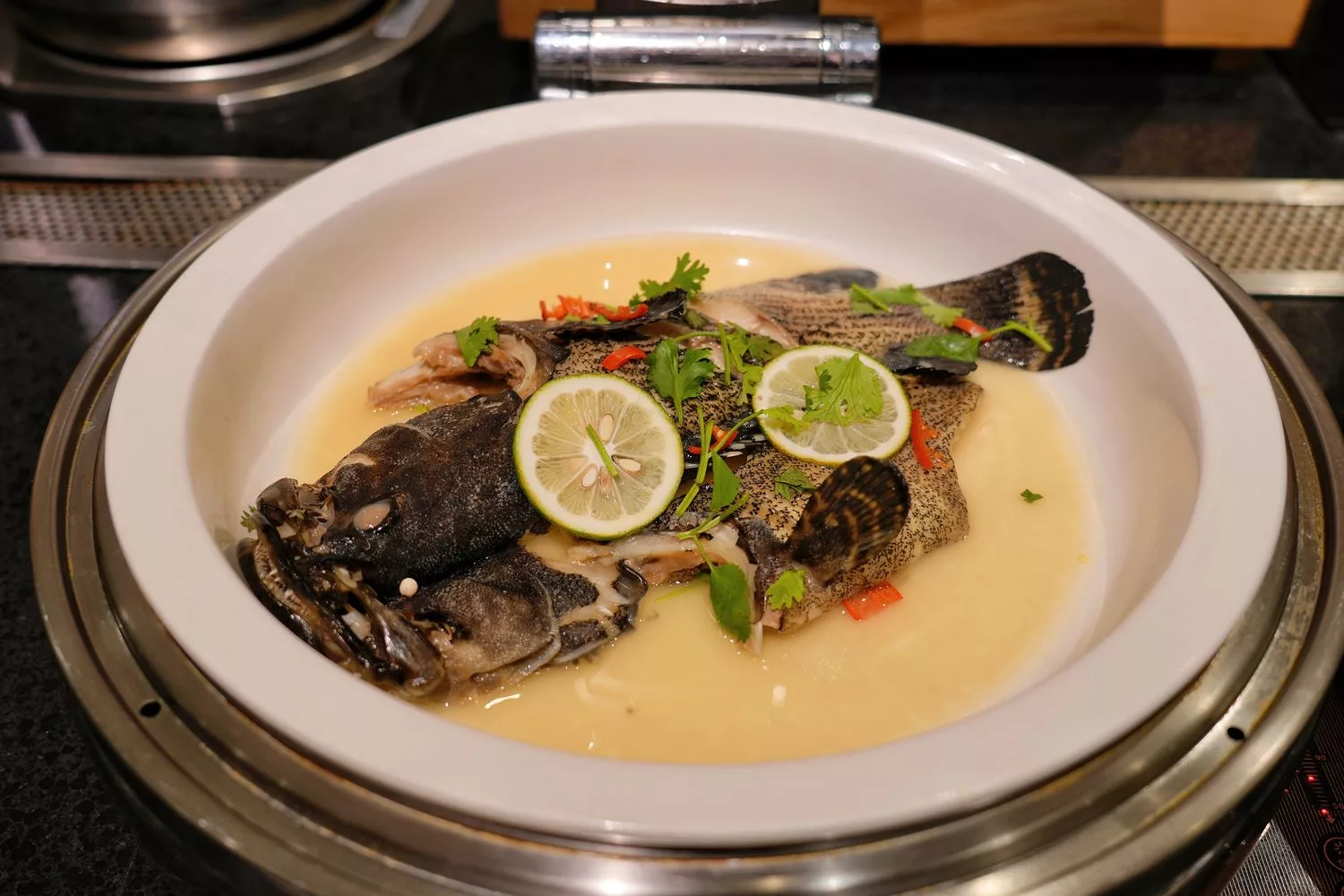 【寒沐酒店自助餐】MU TABLE異國美饌、漁港現流漁獲、DIY特色調酒，壽星 0 元吃大餐! @混血珊莎的奇幻旅程