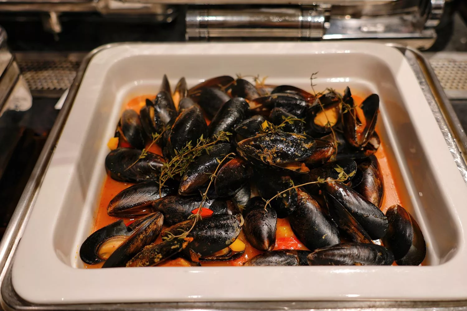 【寒沐酒店自助餐】MU TABLE異國美饌、漁港現流漁獲、DIY特色調酒，壽星 0 元吃大餐! @混血珊莎的奇幻旅程
