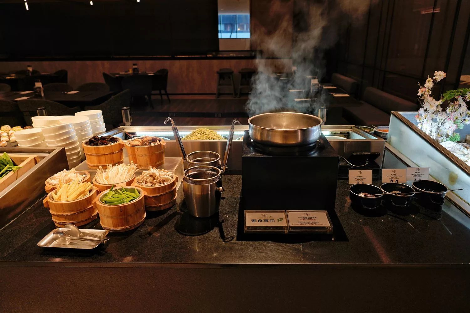 【寒沐酒店自助餐】MU TABLE異國美饌、漁港現流漁獲、DIY特色調酒，壽星 0 元吃大餐! @混血珊莎的奇幻旅程