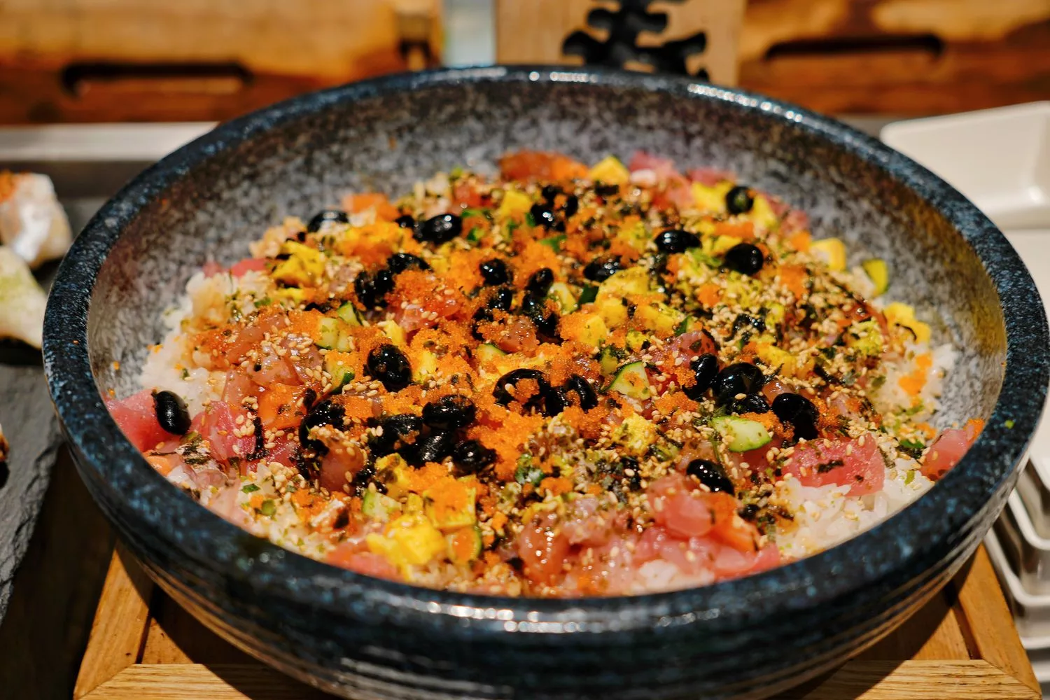 【寒沐酒店自助餐】MU TABLE異國美饌、漁港現流漁獲、DIY特色調酒，壽星 0 元吃大餐! @混血珊莎的奇幻旅程