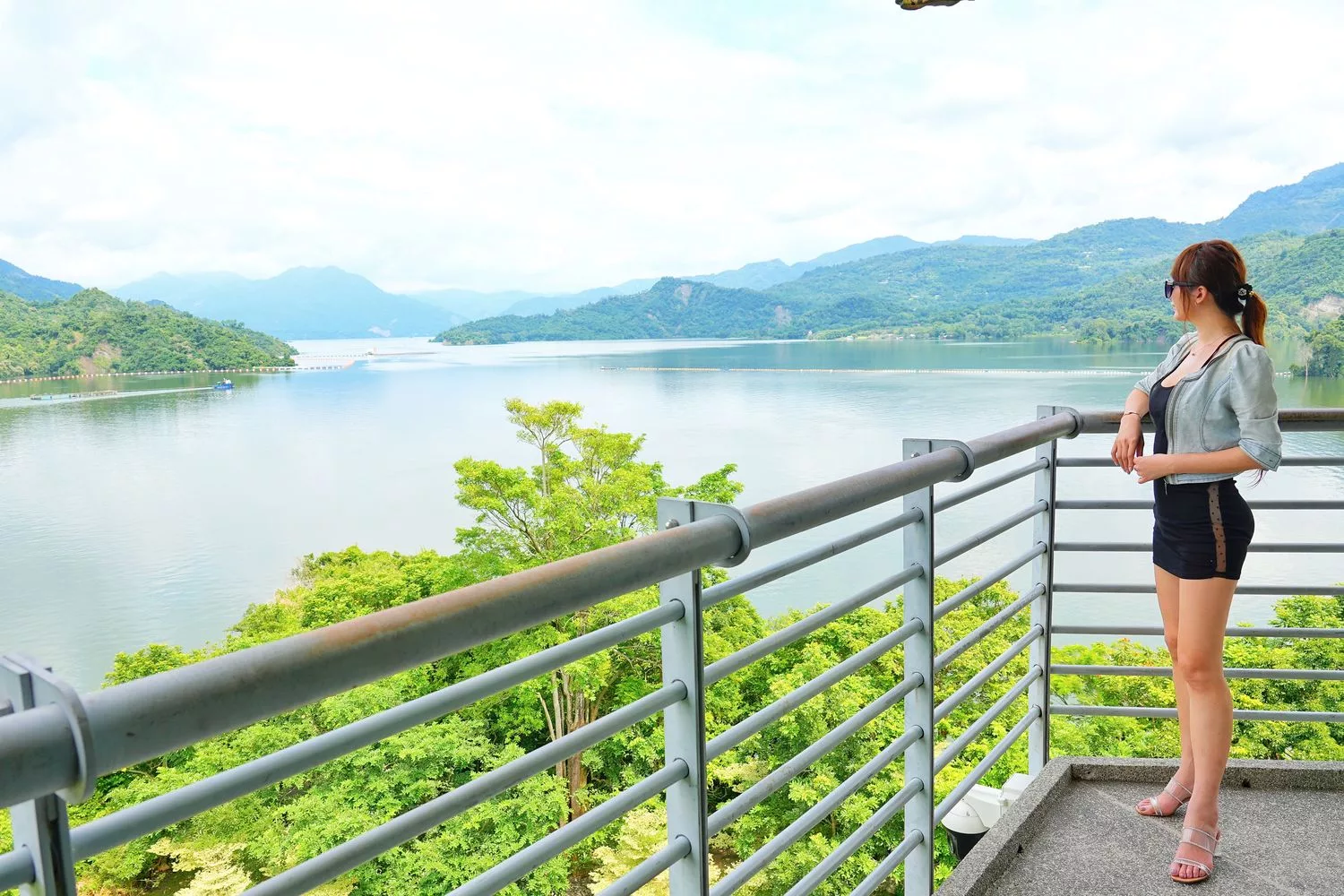 【曾文水庫觀景台】搭船徜徉全台最大水庫，360 度湖景，曾文水庫餐廳! @混血珊莎的奇幻旅程