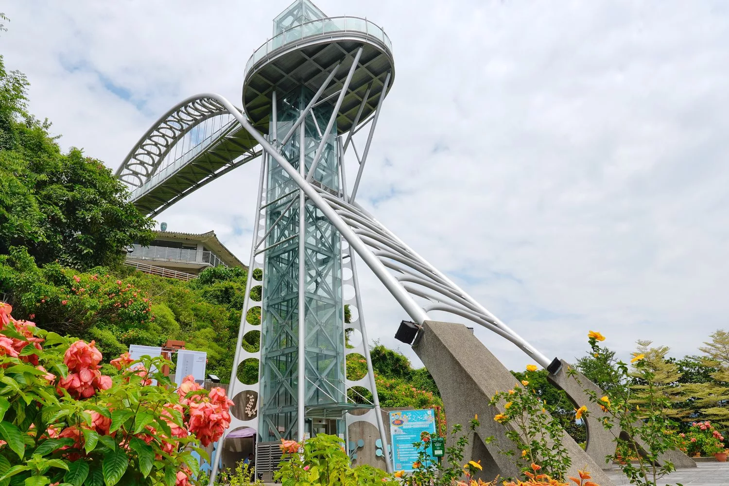 【曾文水庫觀景台】搭船徜徉全台最大水庫，360 度湖景，曾文水庫餐廳! @混血珊莎的奇幻旅程
