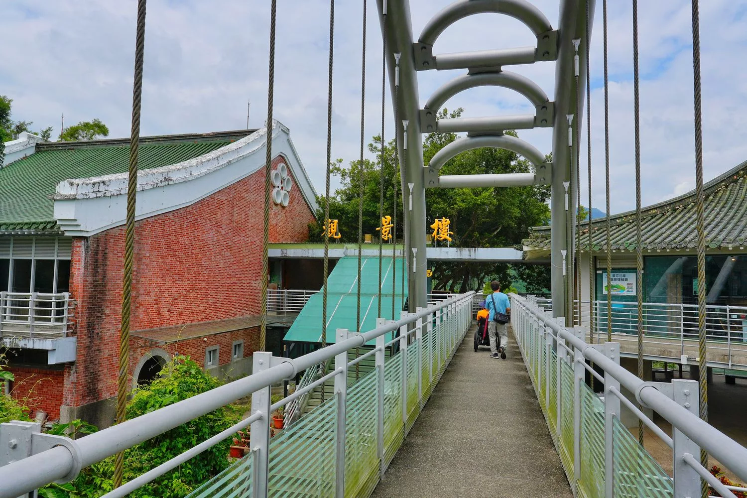【曾文水庫觀景台】搭船徜徉全台最大水庫，360 度湖景，曾文水庫餐廳! @混血珊莎的奇幻旅程
