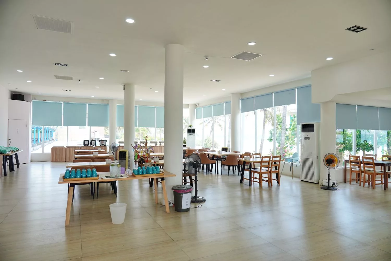 【茉莉灣海洋cafe】絕美海景第一排，藍天大海超療癒! @混血珊莎的奇幻旅程