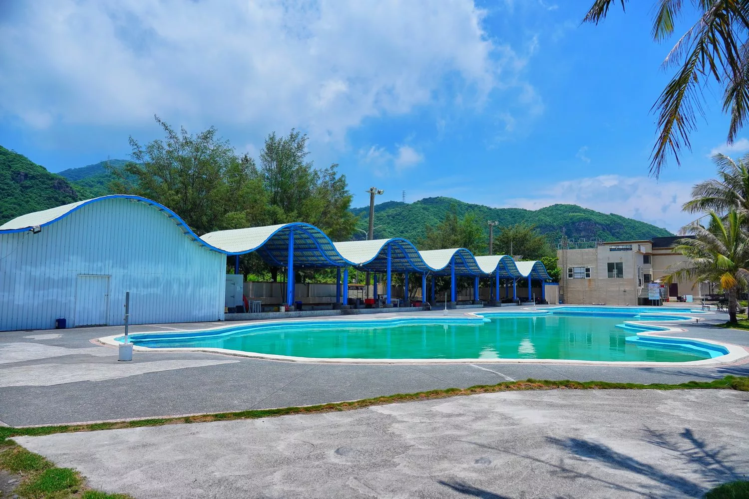 【茉莉灣海洋cafe】絕美海景第一排，藍天大海超療癒! @混血珊莎的奇幻旅程