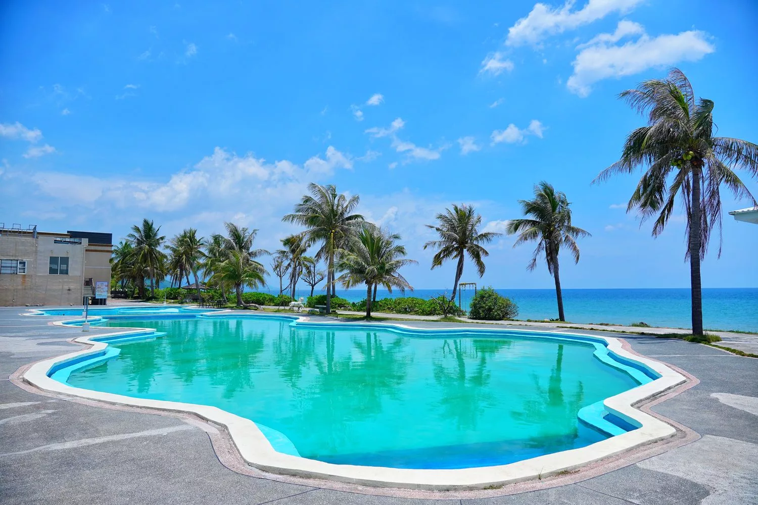 【茉莉灣海洋cafe】絕美海景第一排，藍天大海超療癒! @混血珊莎的奇幻旅程