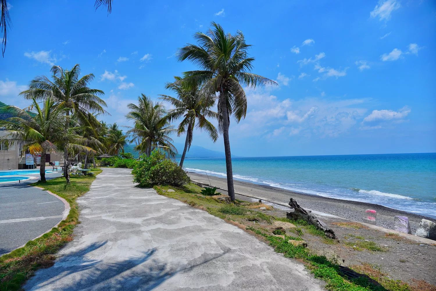 【茉莉灣海洋cafe】絕美海景第一排，藍天大海超療癒! @混血珊莎的奇幻旅程