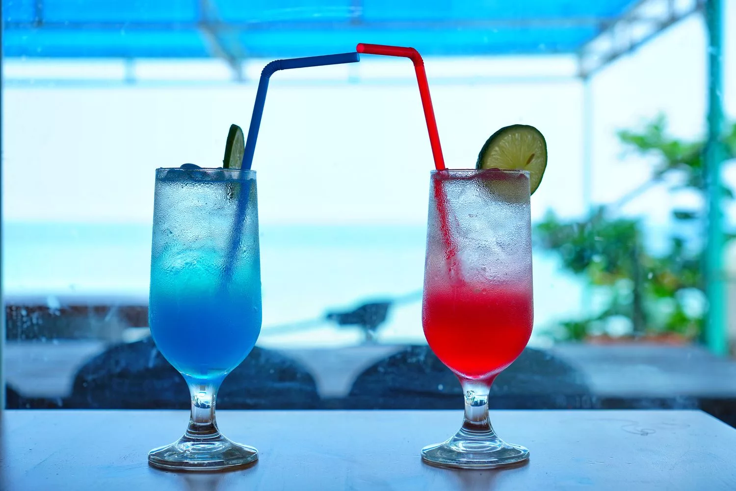 【茉莉灣海洋cafe】絕美海景第一排，藍天大海超療癒! @混血珊莎的奇幻旅程