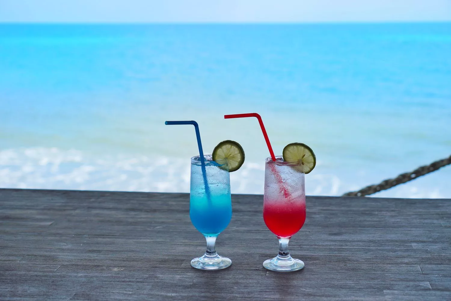 【茉莉灣海洋cafe】絕美海景第一排，藍天大海超療癒! @混血珊莎的奇幻旅程