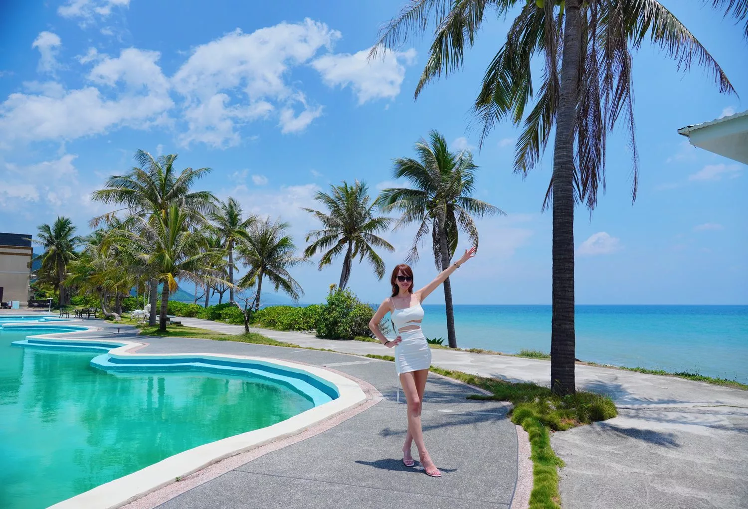 【茉莉灣海洋cafe】絕美海景第一排，藍天大海超療癒! @混血珊莎的奇幻旅程