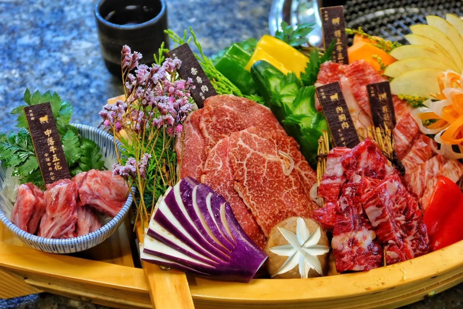 【2024日式燒肉餐廳】精選 23 間道地日式燒烤，下班就來這大啖美食! @混血珊莎的奇幻旅程
