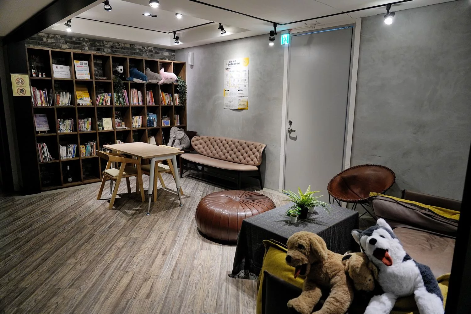 【台中一中街住宿】一中漫走民宿旅店，走路 2 分鐘就到一中街夜市! @混血珊莎的奇幻旅程
