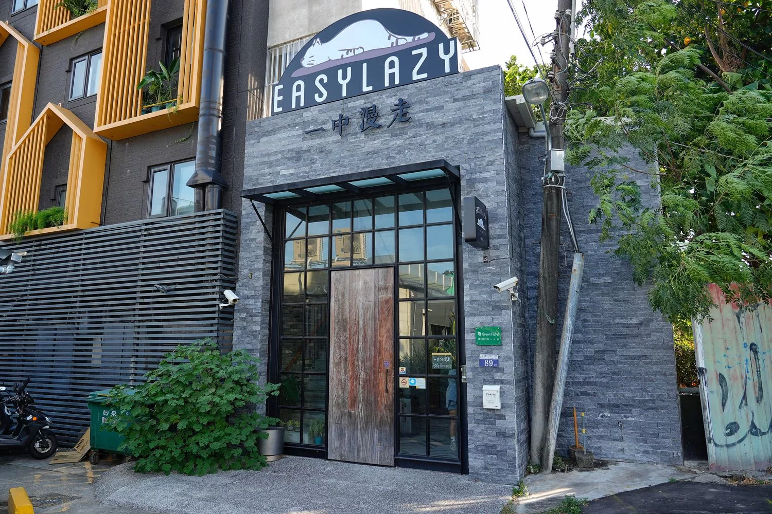 【台中一中街住宿】一中漫走民宿旅店，走路 2 分鐘就到一中街夜市! @混血珊莎的奇幻旅程