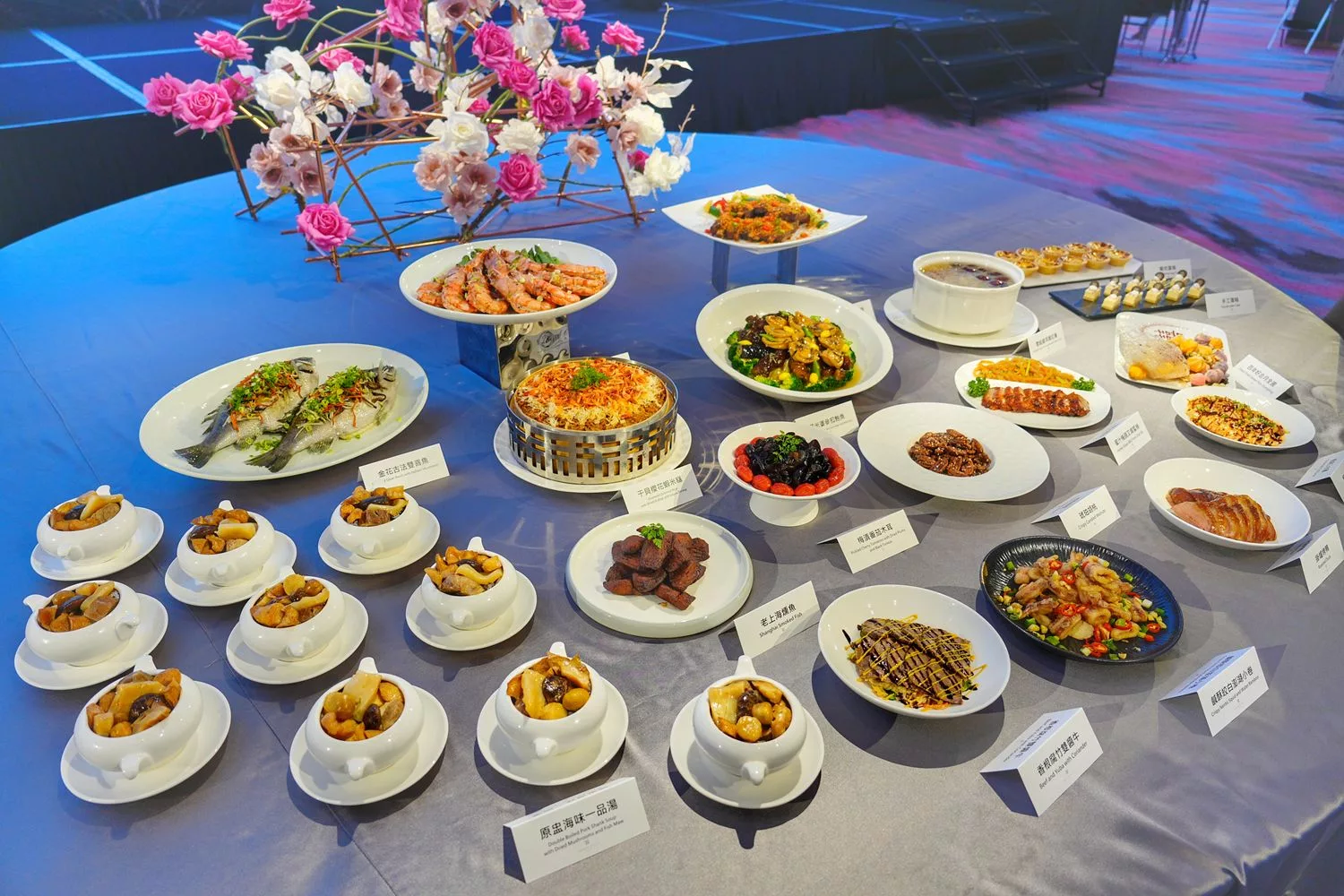 【全新台北婚宴場地】台北漢來大飯店宴會廳，全台最長環場大螢幕，夢幻系水上禮堂! @混血珊莎的奇幻旅程