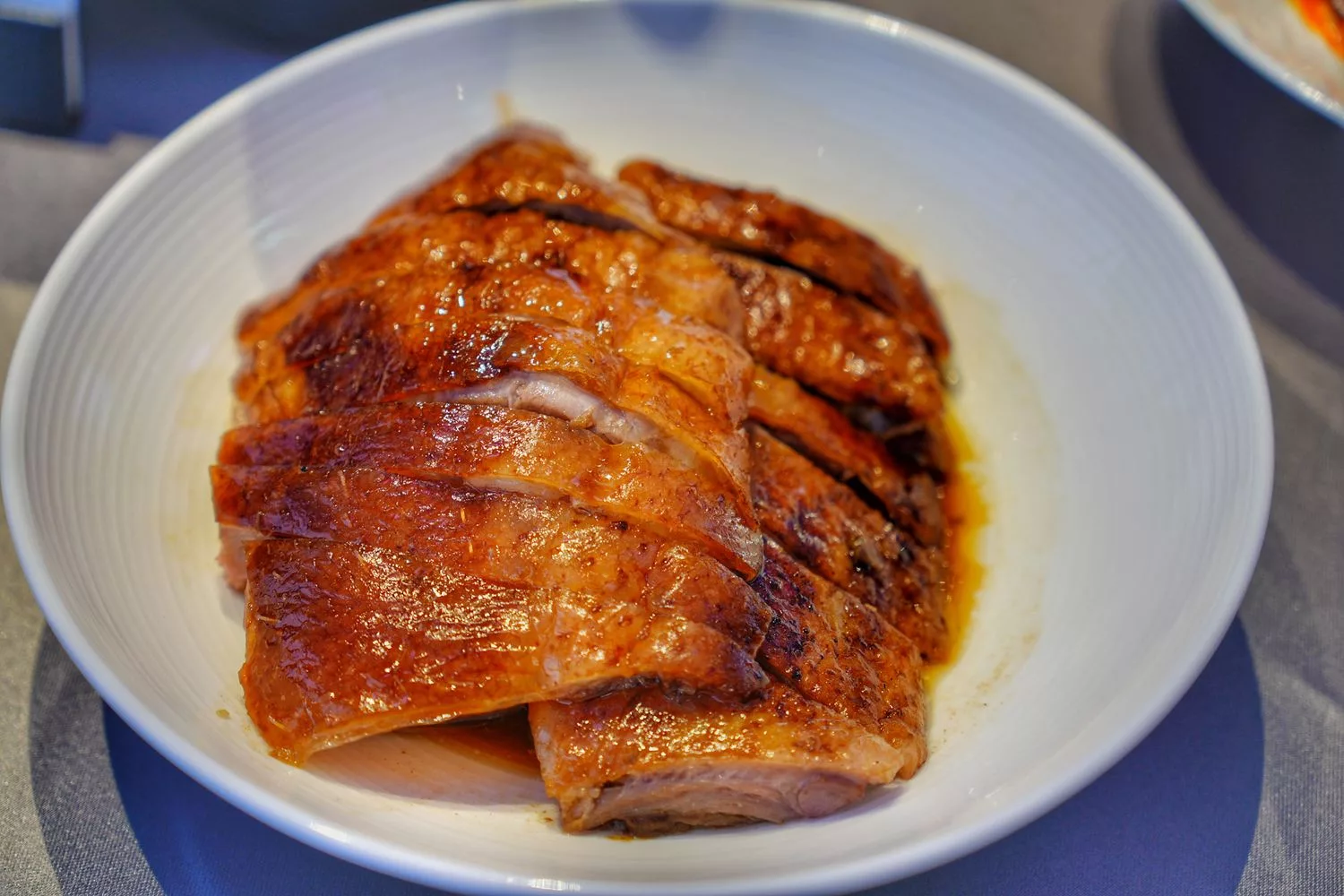 【全新台北婚宴場地】台北漢來大飯店宴會廳，全台最長環場大螢幕，夢幻系水上禮堂! @混血珊莎的奇幻旅程