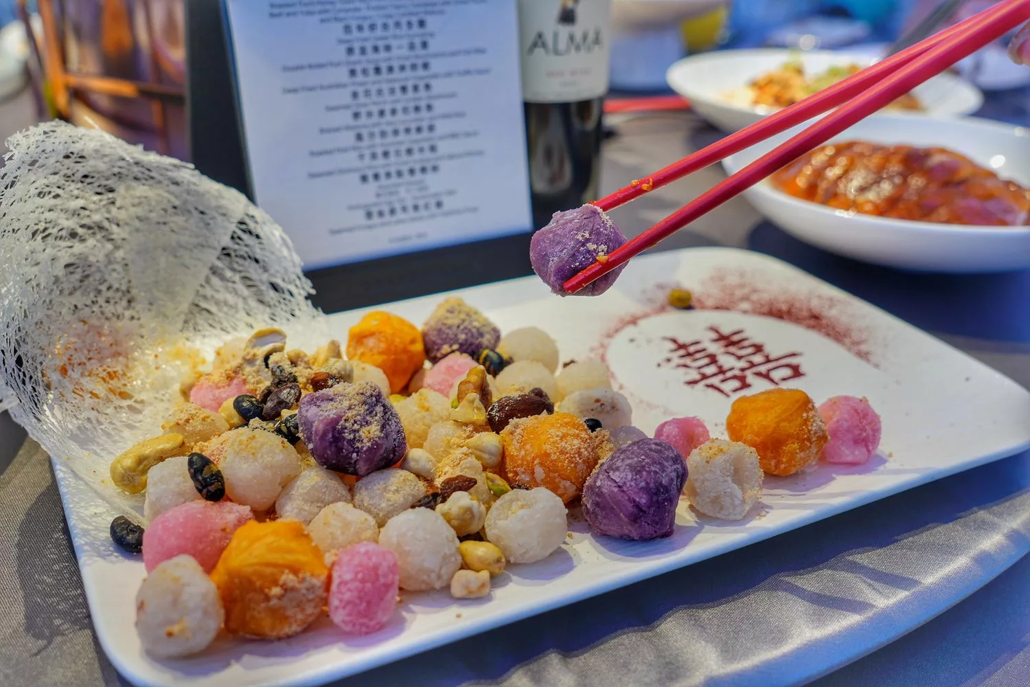 【全新台北婚宴場地】台北漢來大飯店宴會廳，全台最長環場大螢幕，夢幻系水上禮堂! @混血珊莎的奇幻旅程