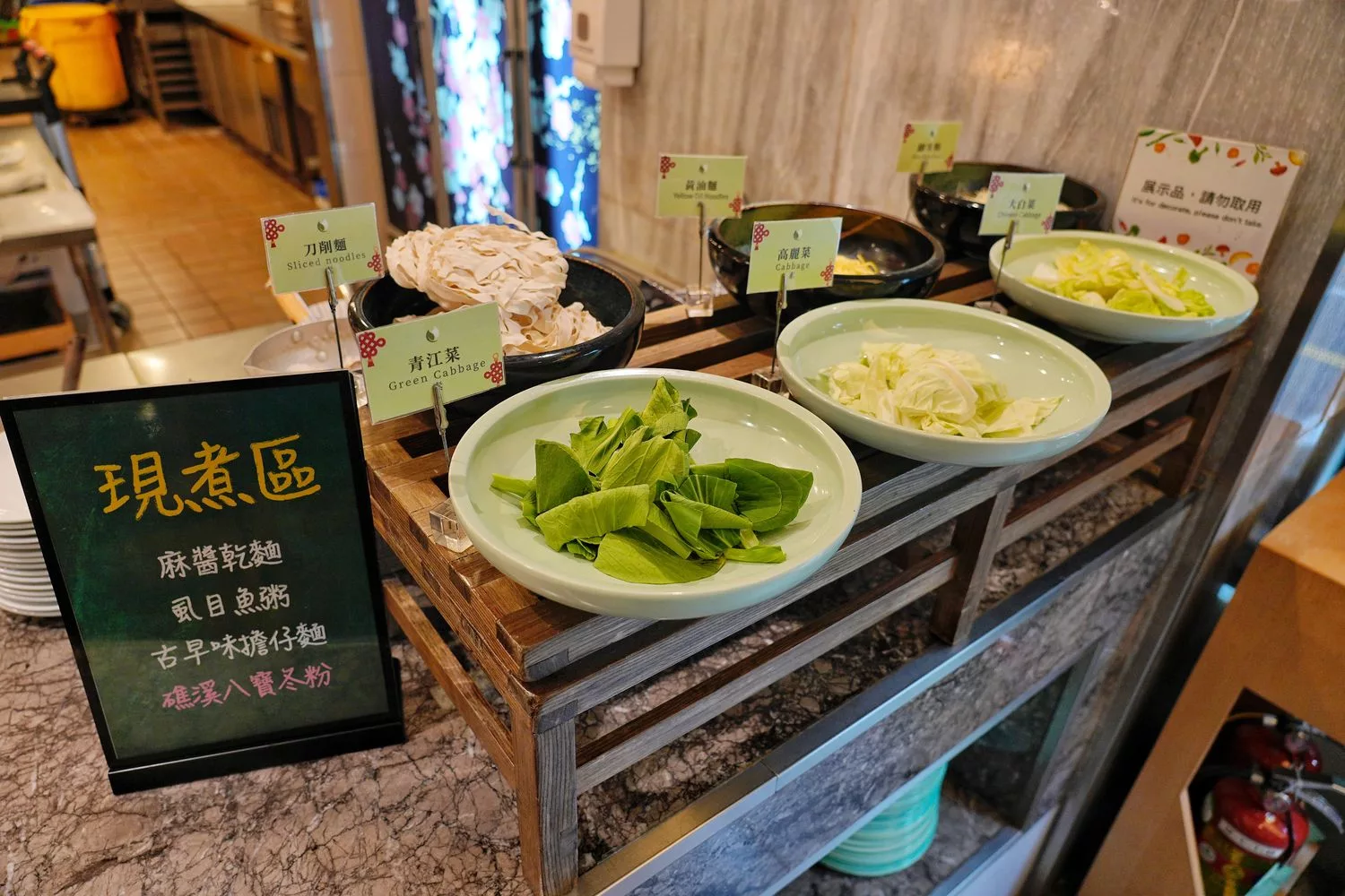 【礁溪長榮自助餐】退房再吃豐盛早午餐，還有星巴克無限暢飲! @混血珊莎的奇幻旅程