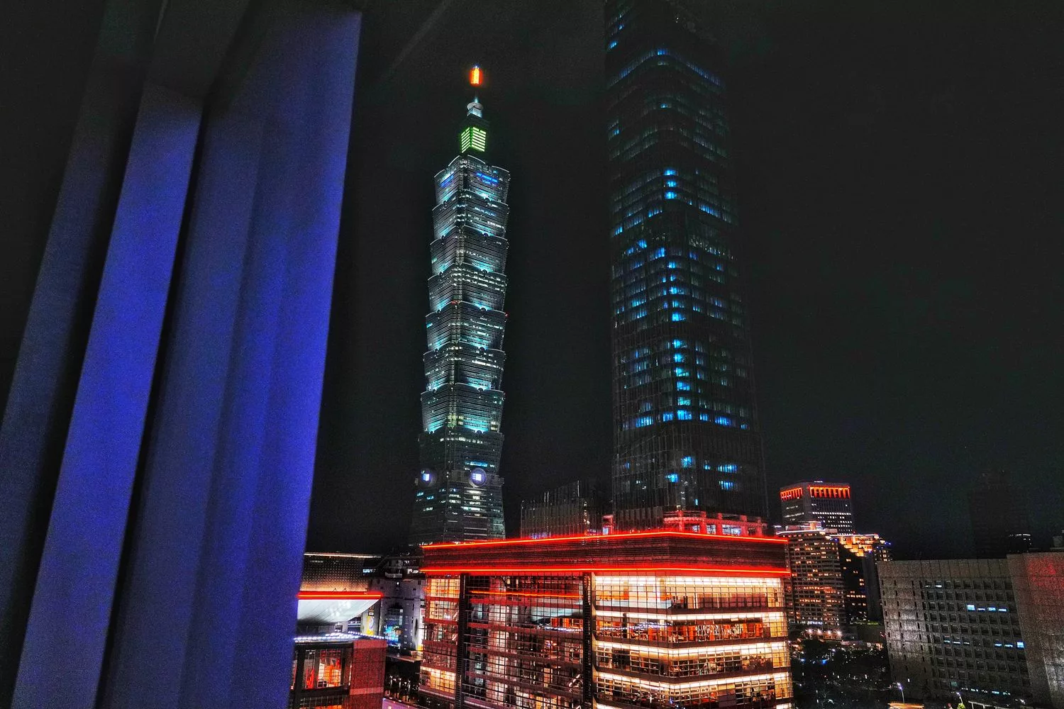 【台北寒舍艾美酒店】五星藝術氛圍，101 夜景伴你入眠! @混血珊莎的奇幻旅程