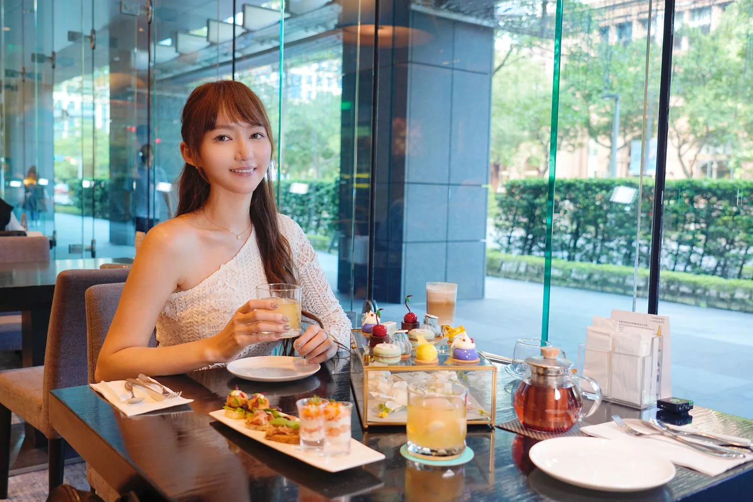 【北緯二十五】台北寒舍艾美酒店下午茶，夢幻系精品甜點! @混血珊莎的奇幻旅程