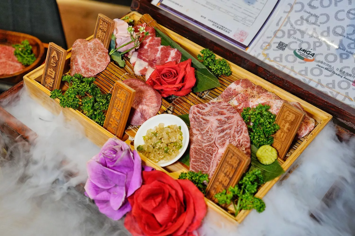 【台中北區燒肉】山鯨燒肉，浮誇系A5和牛寶箱，穿和服寫繪馬沉浸式日式體驗! @混血珊莎的奇幻旅程