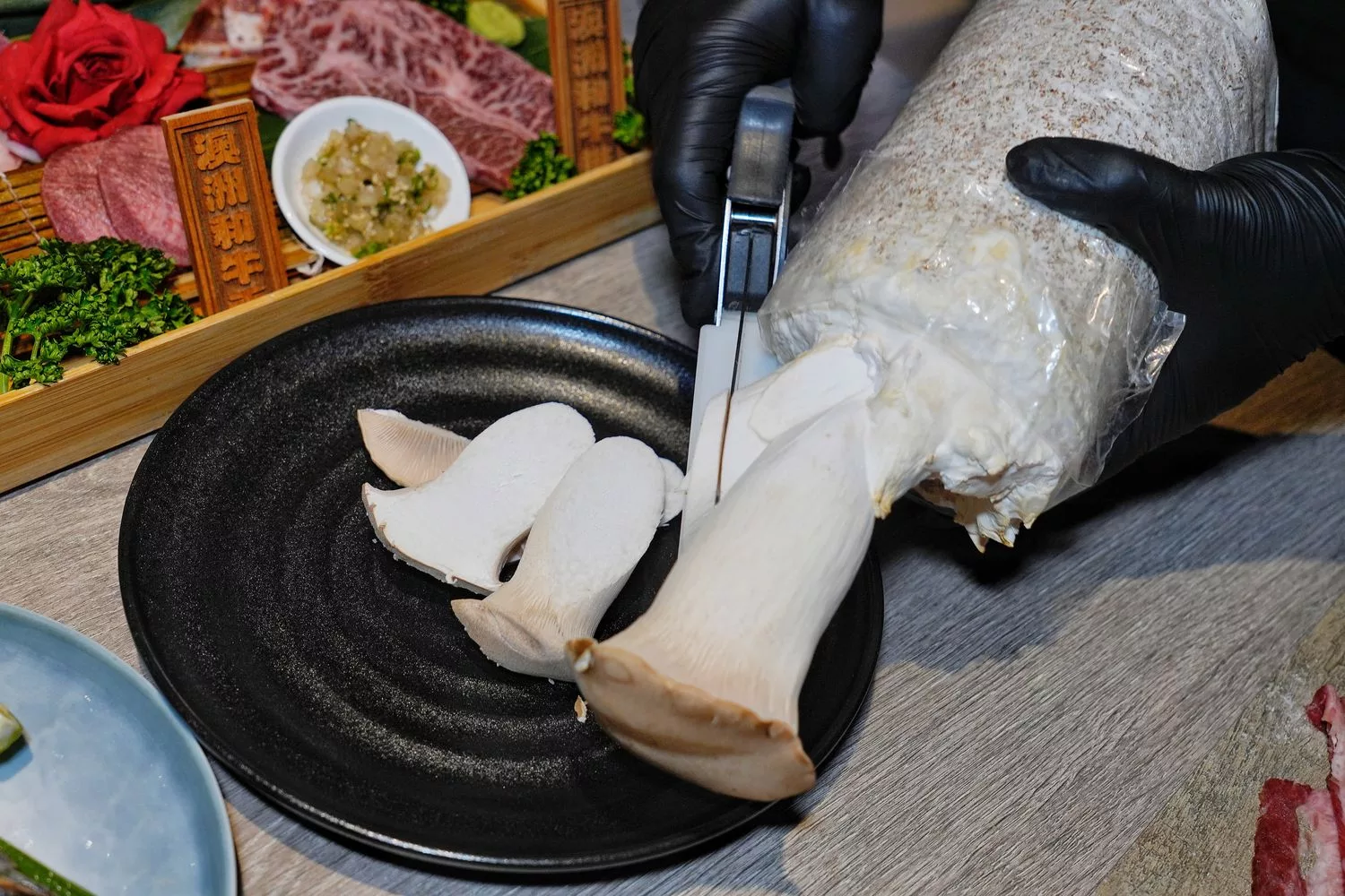 【台中北區燒肉】山鯨燒肉，浮誇系A5和牛寶箱，穿和服寫繪馬沉浸式日式體驗! @混血珊莎的奇幻旅程