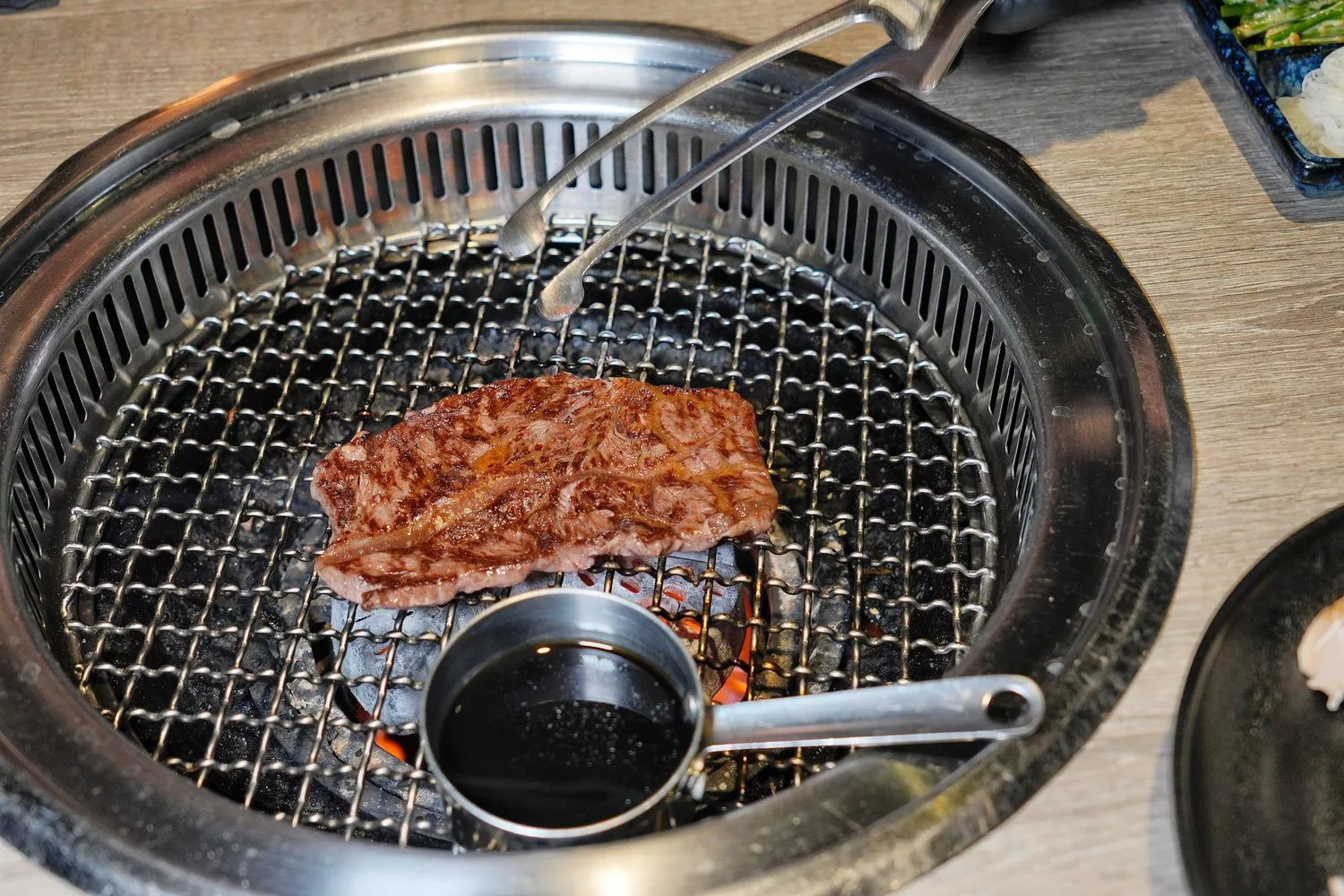 【台中北區燒肉】山鯨燒肉，浮誇系A5和牛寶箱，穿和服寫繪馬沉浸式日式體驗! @混血珊莎的奇幻旅程