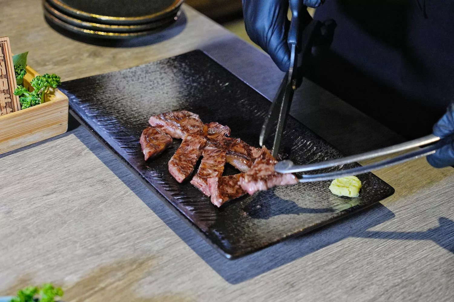 【台中北區燒肉】山鯨燒肉，浮誇系A5和牛寶箱，穿和服寫繪馬沉浸式日式體驗! @混血珊莎的奇幻旅程