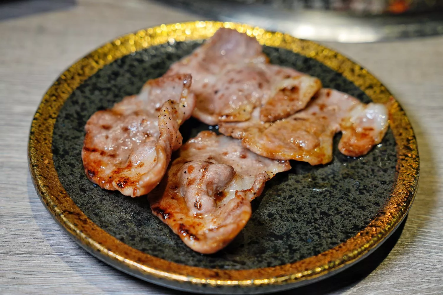【台中北區燒肉】山鯨燒肉，浮誇系A5和牛寶箱，穿和服寫繪馬沉浸式日式體驗! @混血珊莎的奇幻旅程