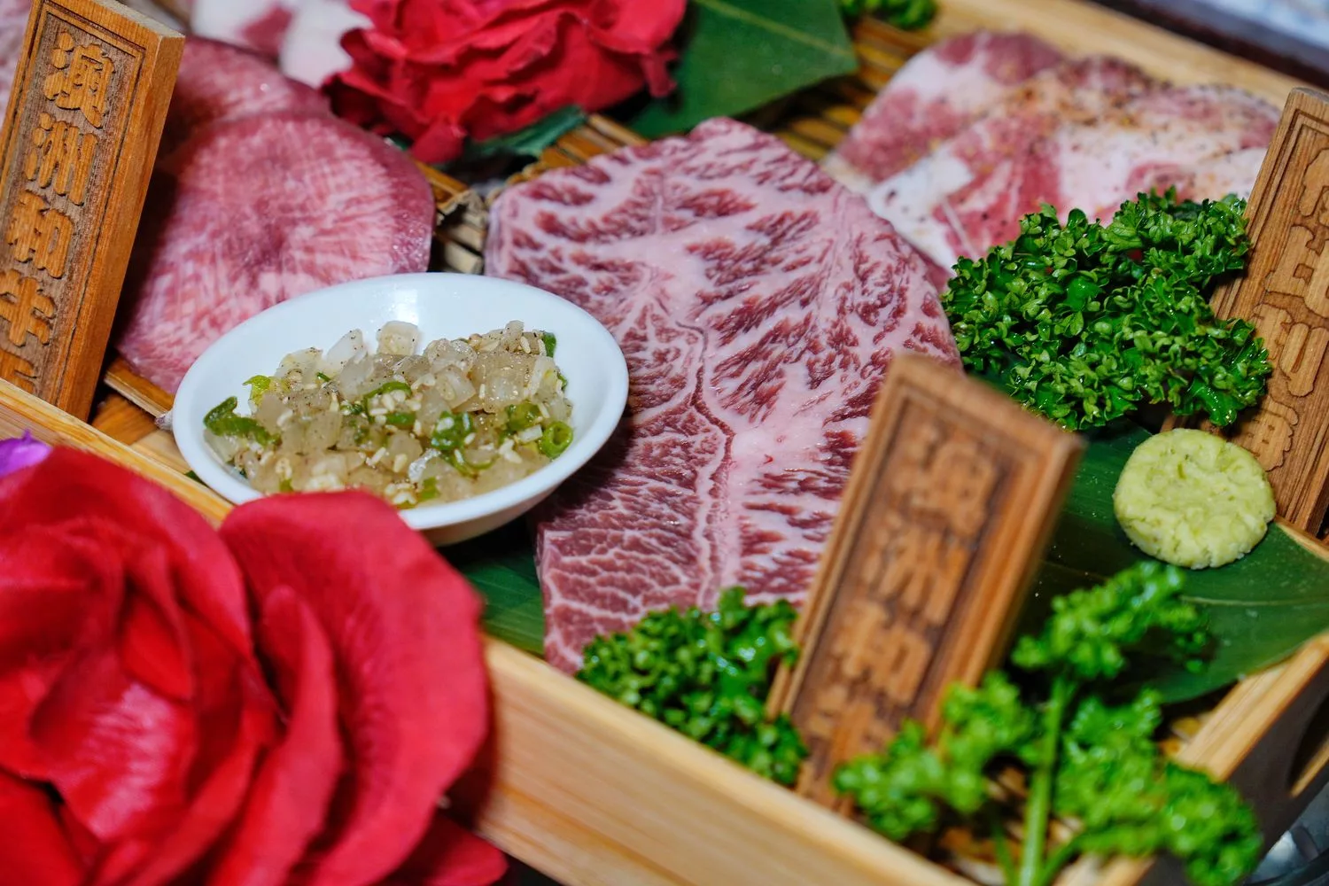 【台中北區燒肉】山鯨燒肉，浮誇系A5和牛寶箱，穿和服寫繪馬沉浸式日式體驗! @混血珊莎的奇幻旅程
