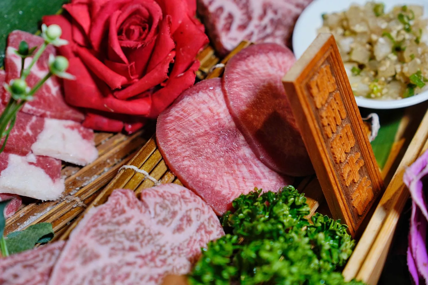 【台中北區燒肉】山鯨燒肉，浮誇系A5和牛寶箱，穿和服寫繪馬沉浸式日式體驗! @混血珊莎的奇幻旅程