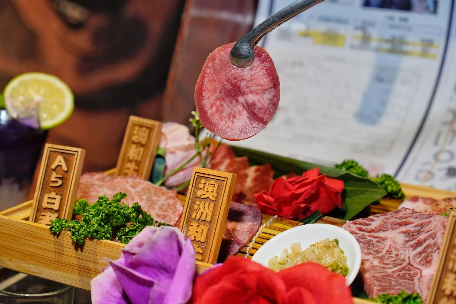 【台中北區燒肉】山鯨燒肉，浮誇系A5和牛寶箱，穿和服寫繪馬沉浸式日式體驗! @混血珊莎的奇幻旅程