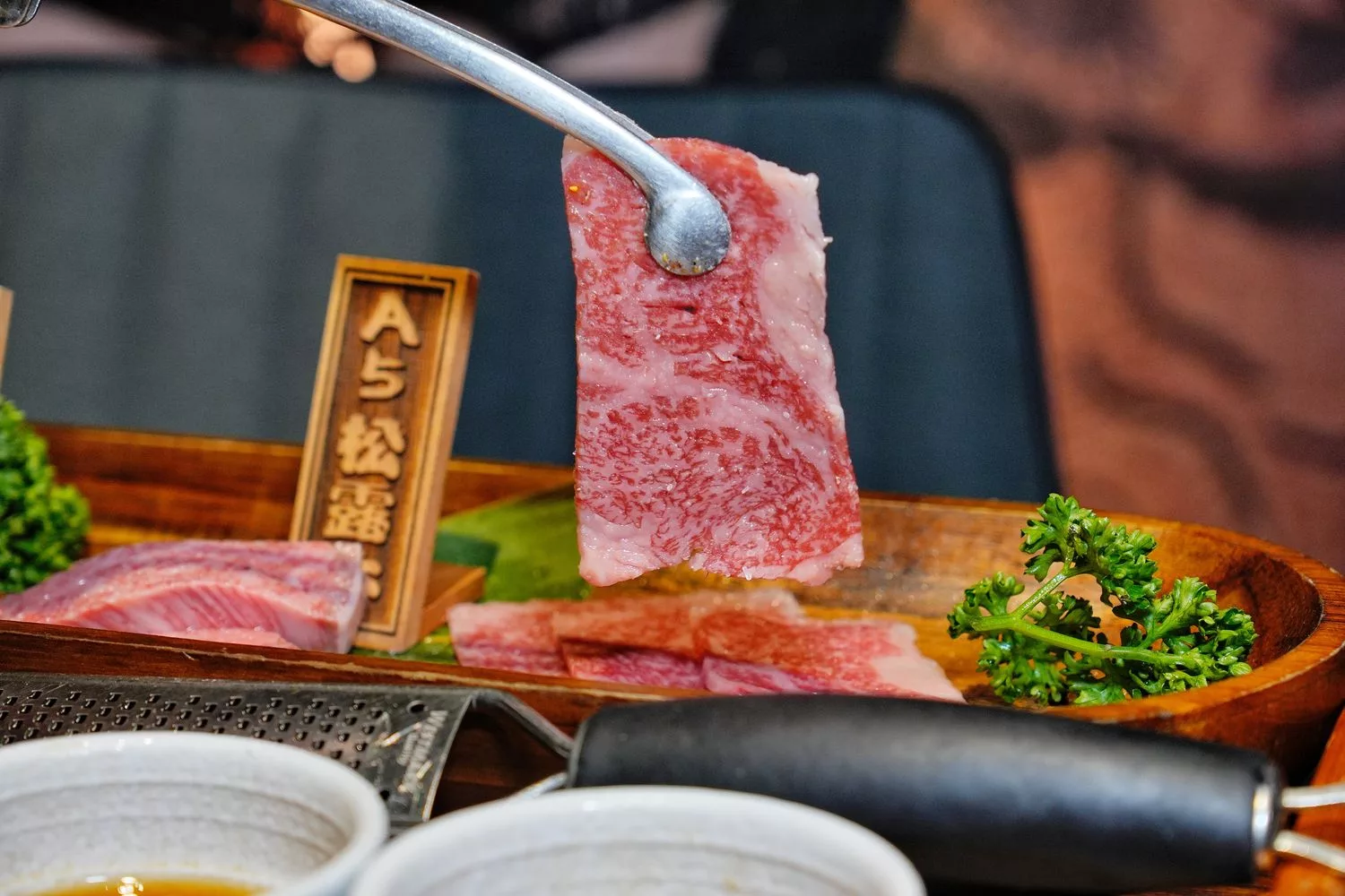 【台中北區燒肉】山鯨燒肉，浮誇系A5和牛寶箱，穿和服寫繪馬沉浸式日式體驗! @混血珊莎的奇幻旅程