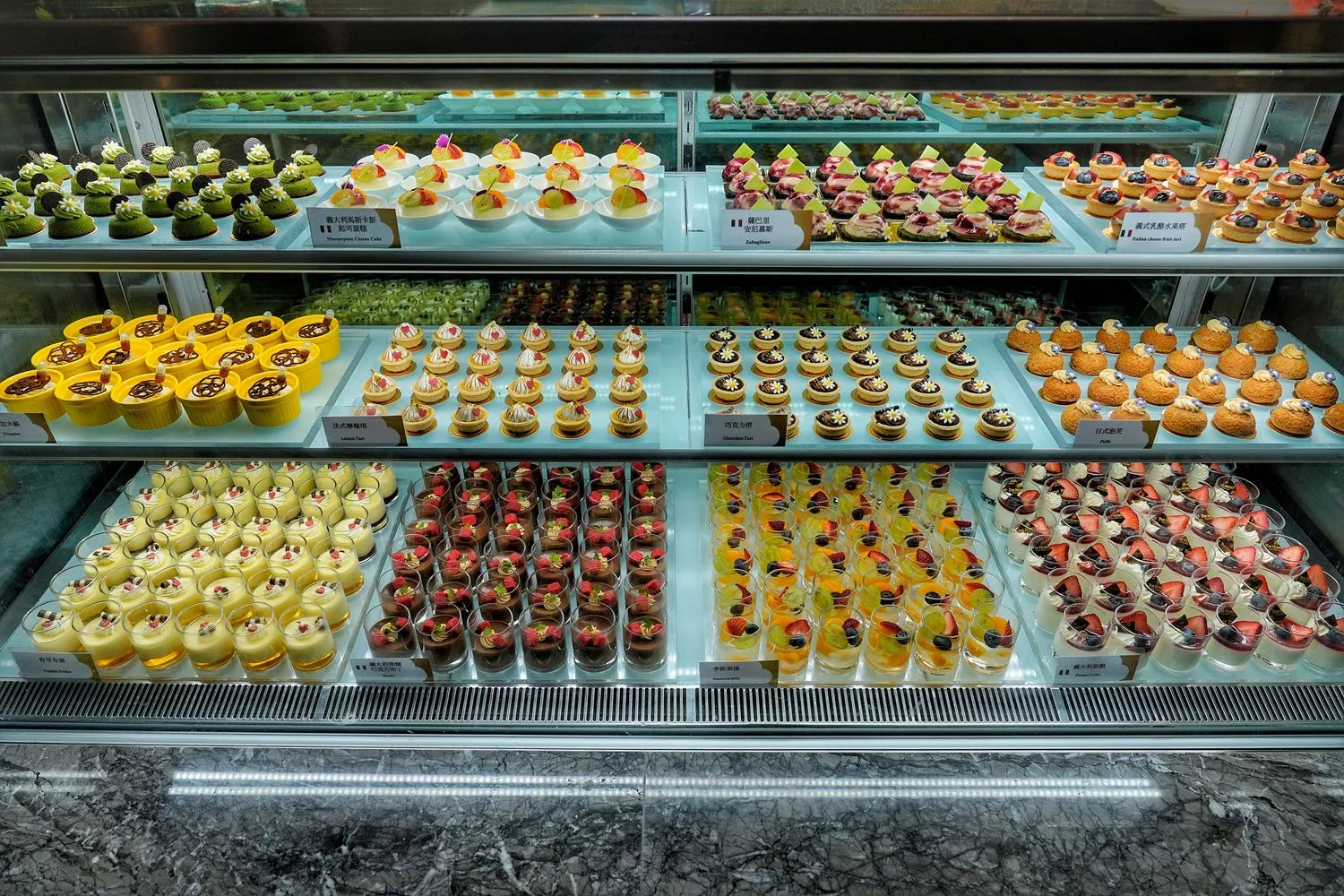 【台北福華飯店自助餐】台北福華彩虹座，多達 50 款義式料理，紅白酒氣泡酒啤酒無限暢飲! @混血珊莎的奇幻旅程