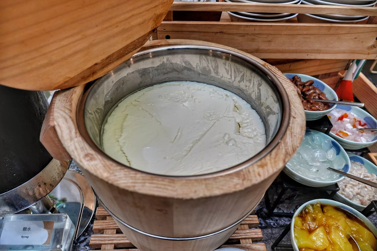 【台北福華飯店自助餐】台北福華彩虹座，多達 50 款義式料理，紅白酒氣泡酒啤酒無限暢飲! @混血珊莎的奇幻旅程