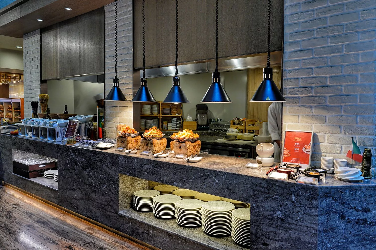 【台北福華飯店自助餐】台北福華彩虹座，多達 50 款義式料理，紅白酒氣泡酒啤酒無限暢飲! @混血珊莎的奇幻旅程