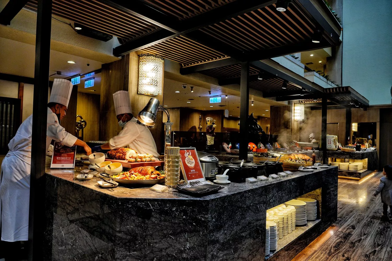 【台北福華飯店自助餐】台北福華彩虹座，多達 50 款義式料理，紅白酒氣泡酒啤酒無限暢飲! @混血珊莎的奇幻旅程