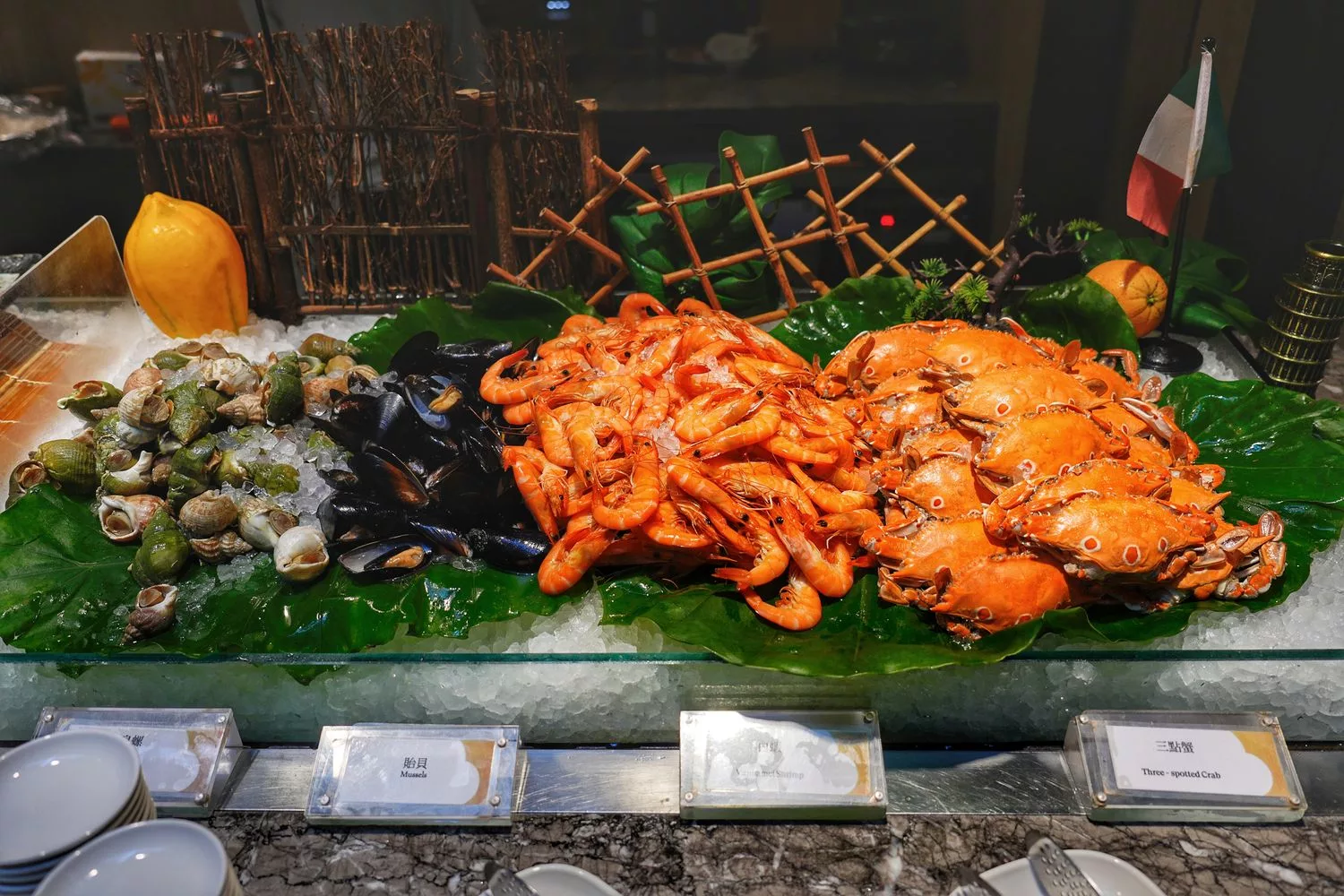 【台北福華飯店自助餐】台北福華彩虹座，多達 50 款義式料理，紅白酒氣泡酒啤酒無限暢飲! @混血珊莎的奇幻旅程