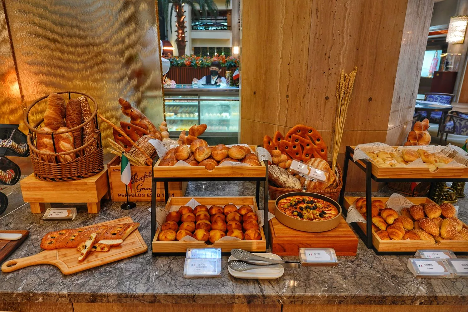 【台北福華飯店自助餐】台北福華彩虹座，多達 50 款義式料理，紅白酒氣泡酒啤酒無限暢飲! @混血珊莎的奇幻旅程