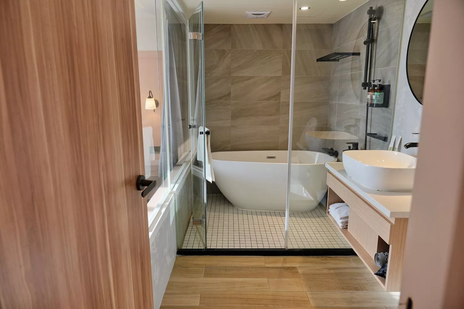 【葉綠宿 川閱】台中中區住宿,日系房型附設浴缸,高樓層城市景觀好停車! @混血珊莎的奇幻旅程 【葉綠宿 川閱】台中中區住宿,日系房型附設浴缸,高樓層城市景觀好停車! @混血珊莎的奇幻旅程